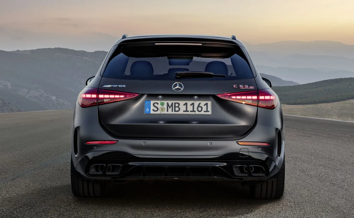 mercedesamg-c-63-s-e-performance-37824770.jpg