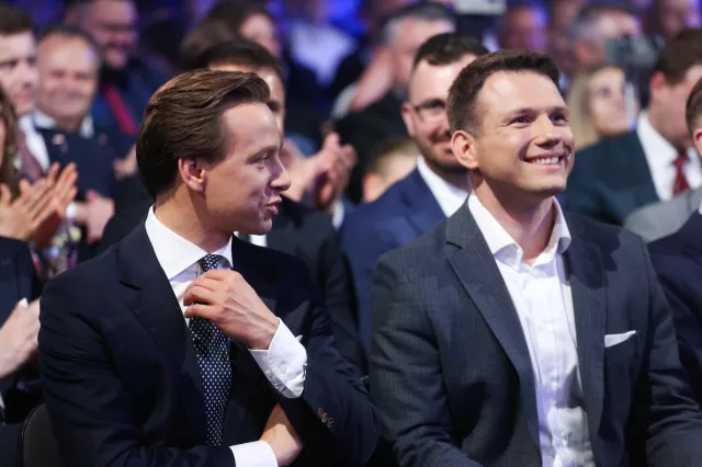 NOWY SONDAŻ nie ucieszy ani PiS, ani opozycji. "Wszystkie oczy skierowane byłyby na Konfederację"