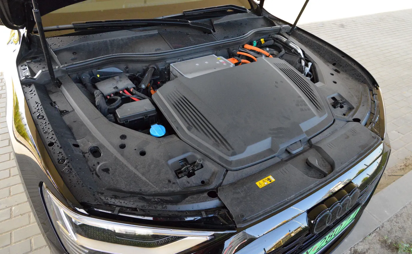 audi-q8-sportback-etron-55-quattro-37875043.jpg