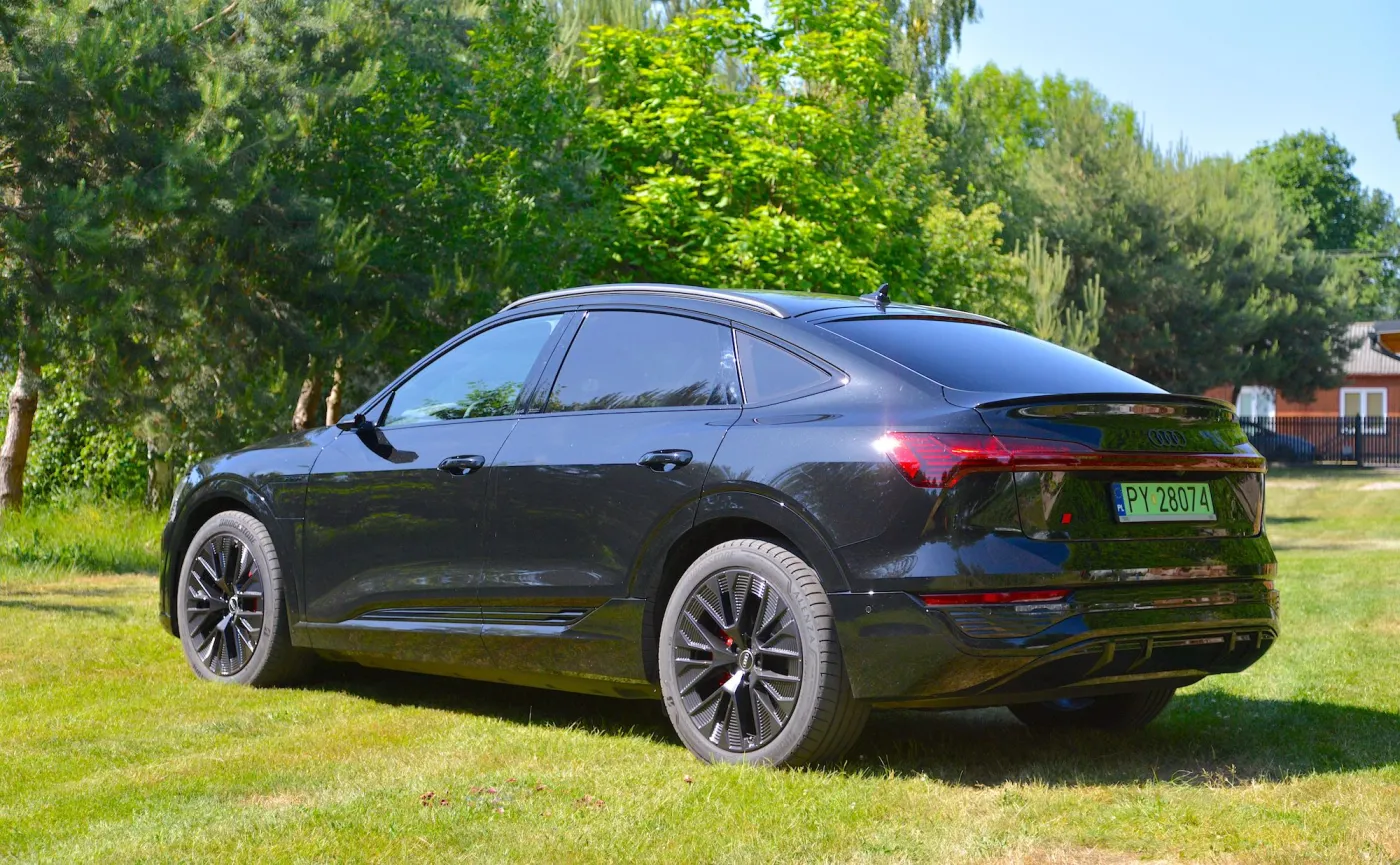 audi-q8-sportback-etron-55-quattro-37875047.jpg