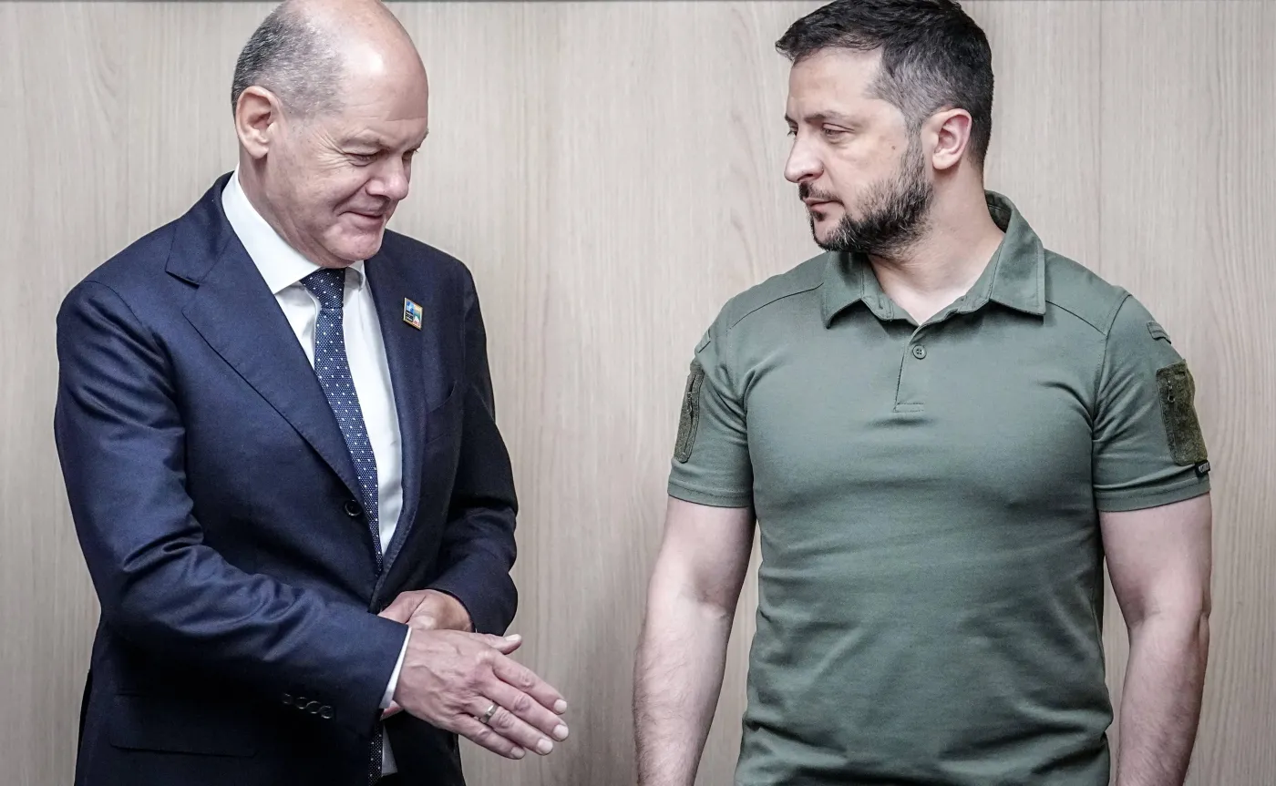Olaf Scholz i Wołodymyr Zełenski