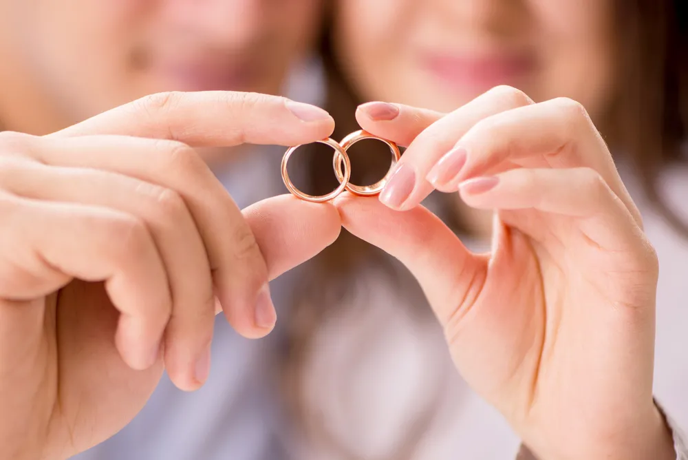 Papierowa, cynowa, czy szafirowa? Sprawdź, którą rocznicę ślubu obchodzisz