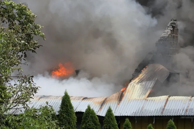 Potężny pożar i dym pod Warszawą. "Zamykajcie okna"