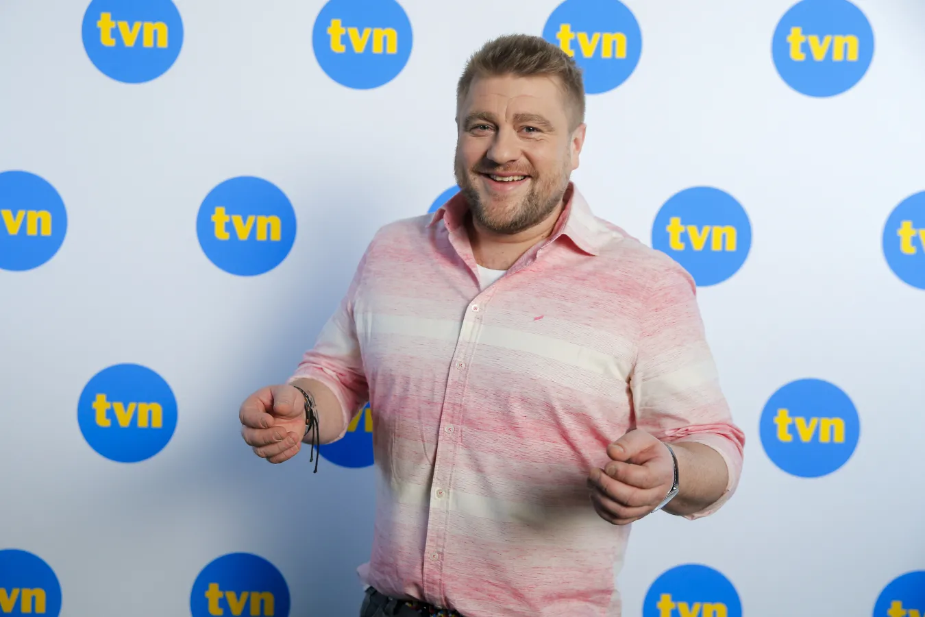 Kucharz znany z TVN wreszcie się ustatkował. W weekend wziął ślub na Bali