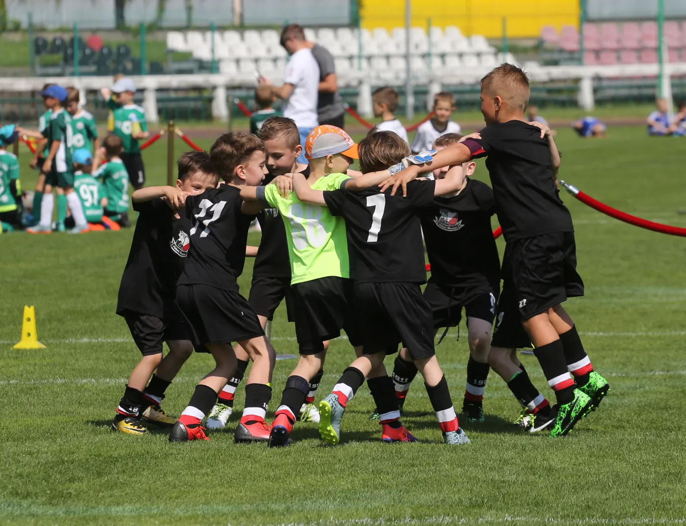 Policja zajęła się groźbami pobicia dzieci trenujących w Polonii Warszawa [FOTO]
