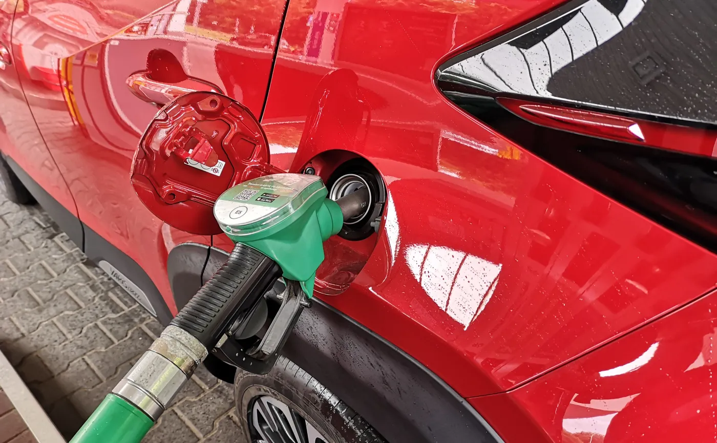 Czesi pustoszą stacje paliw w Polsce! Przyjeżdżają z kanistrami