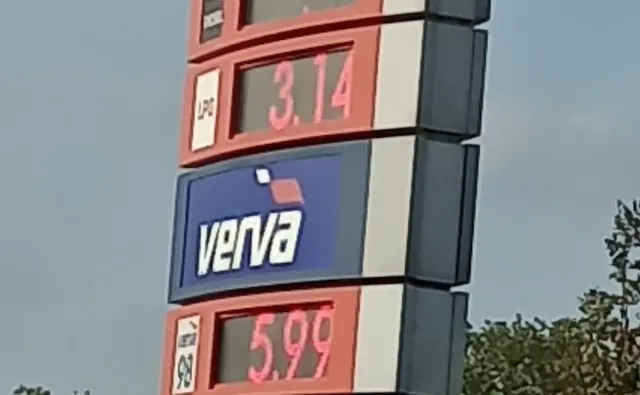 "Awarie" na stacjach Orlenu coraz częstsze. "Nie ma normalnego paliwa, sprzedają Vervę w cenie zwykłego"