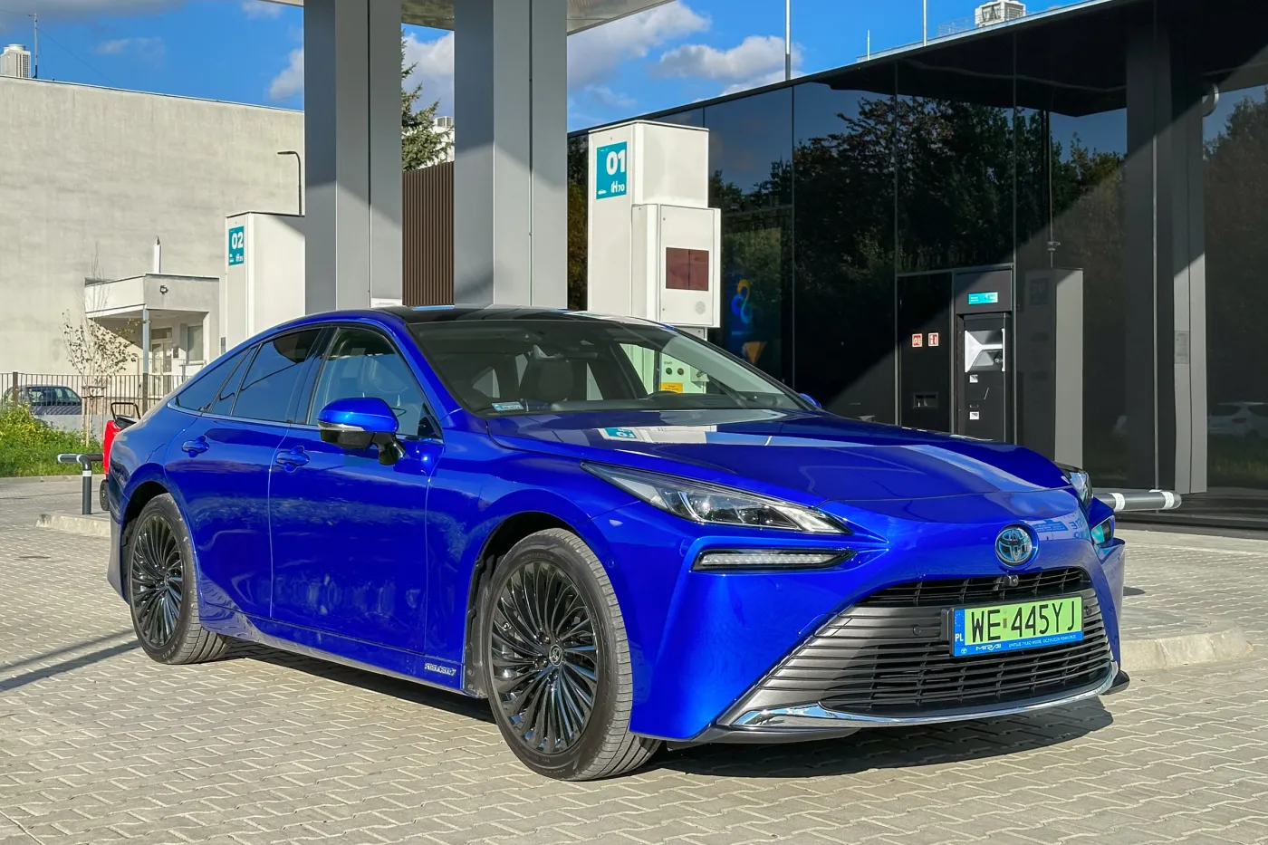 tankowanie-wodorowej-toyoty-mirai-37954345.jpg
