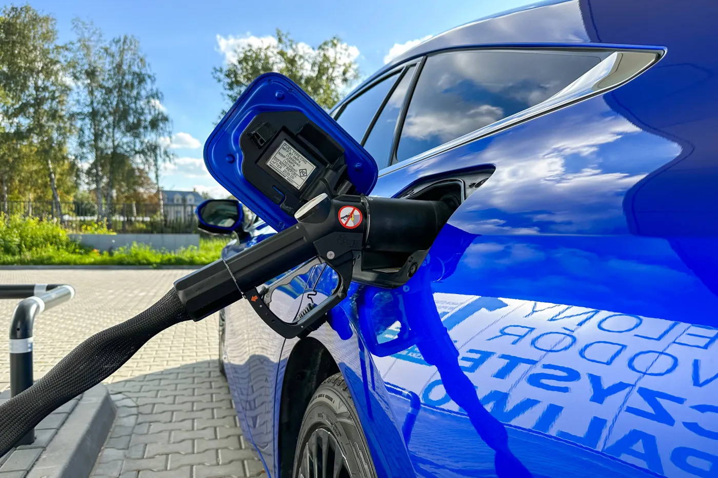 Jazda na wodór. Ile kosztuje, jak tankować? Sprawdziliśmy