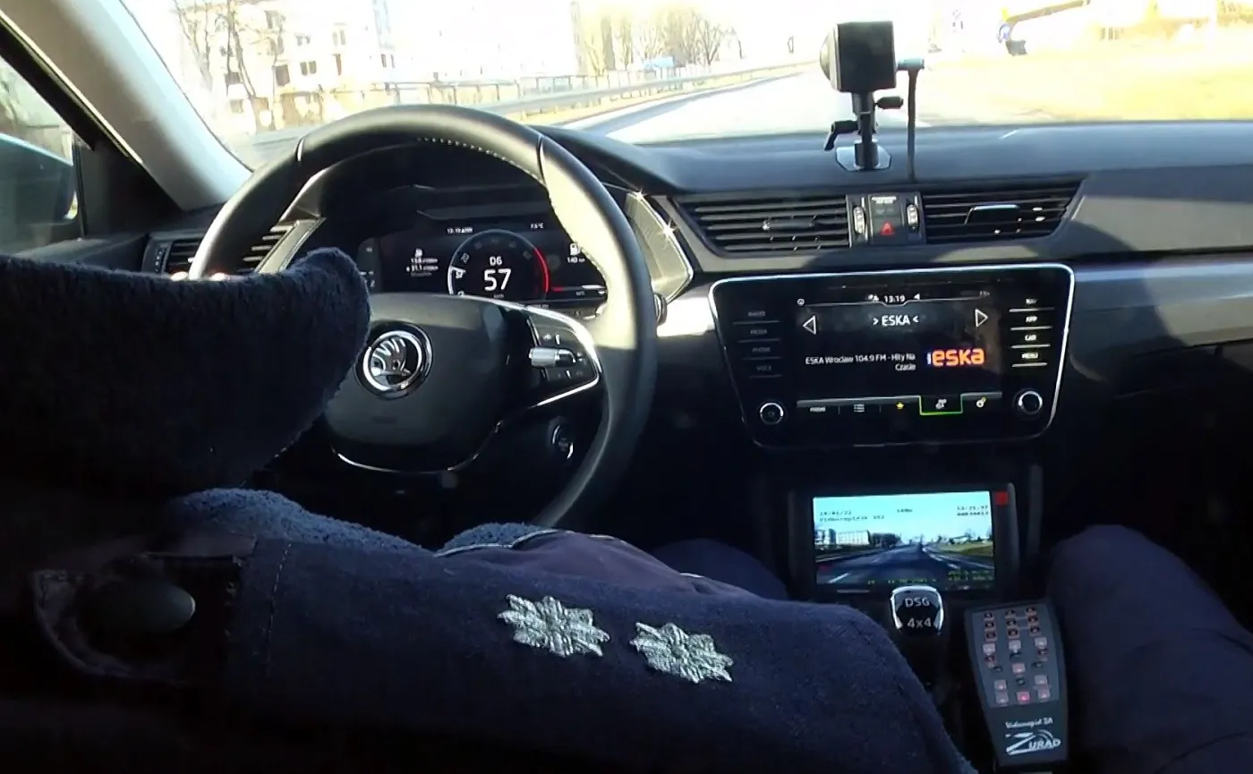 Skoda Superb: policja ma nowy nieoznakowany radiowóz z wideorejestratorem