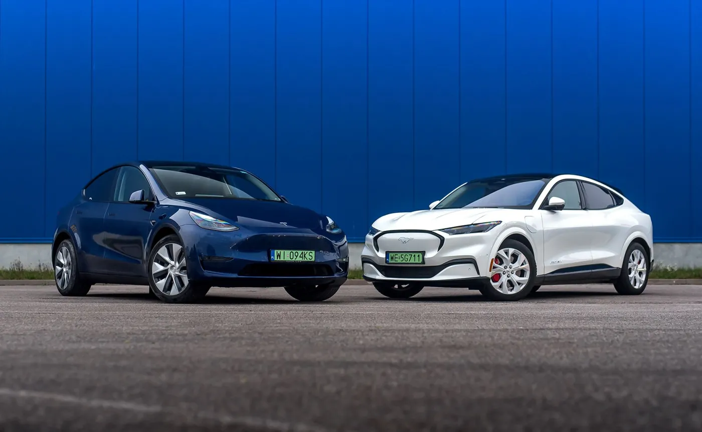 tesla-model-y-i-ford-mustang-mache-37671533.jpg