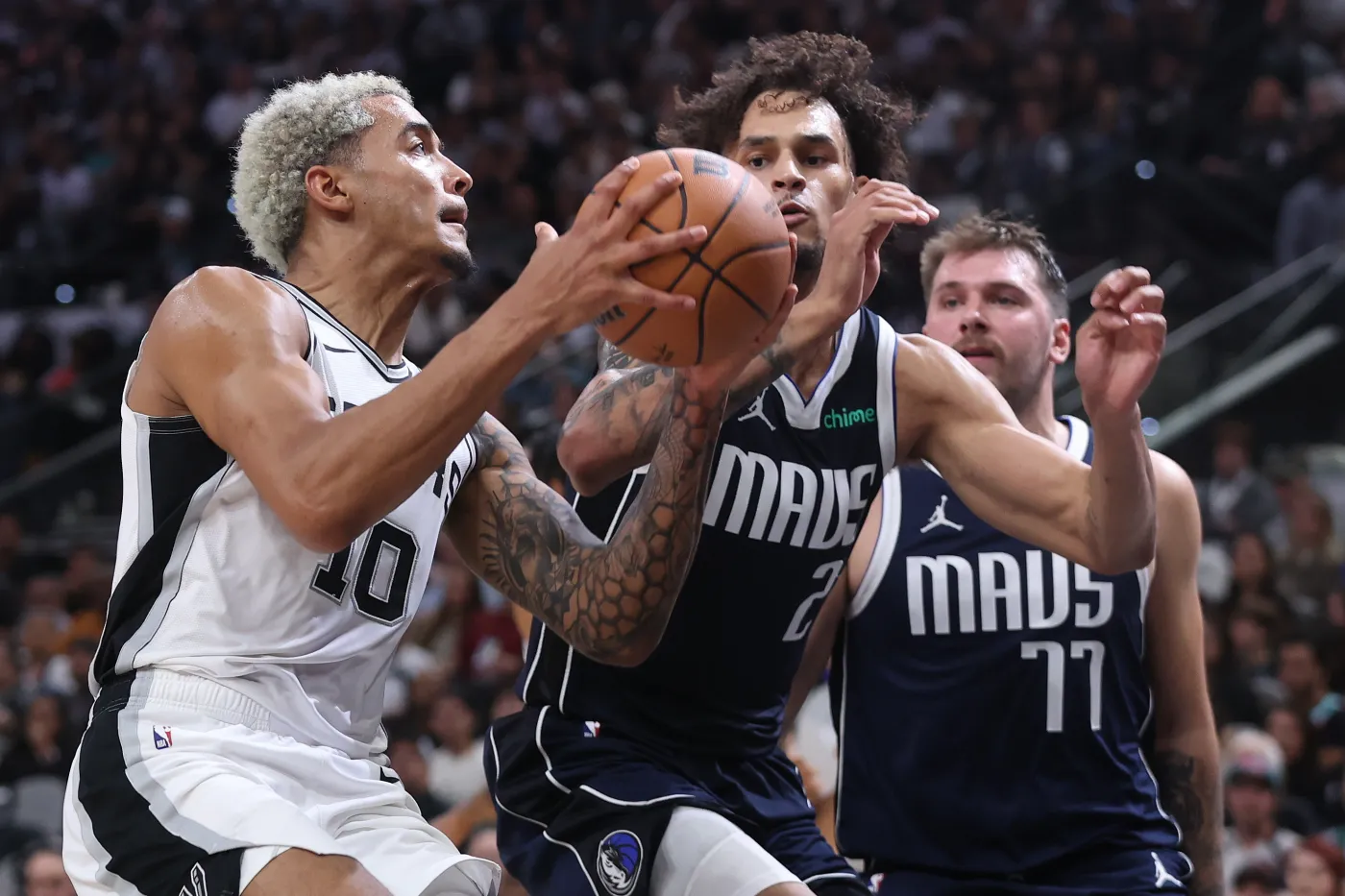 13 punktów Sochana. Spurs nowy sezon ligi NBA zaczęli od porażki