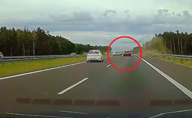 "Gońcie go, błagam!" Policja szuka bandyty z Arteona, na S7 zepchnął rodzinę na bariery [WIDEO]