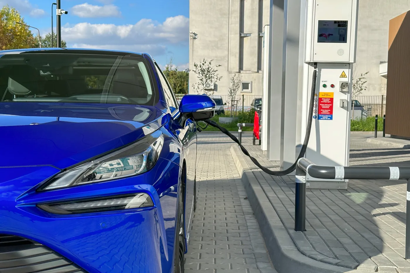 tankowanie-wodorowej-toyoty-mirai-37954331.jpg