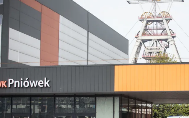 Akcja pożarowa w kopalni Pniówek, wycofano z wyrobisk siedmiu pracowników