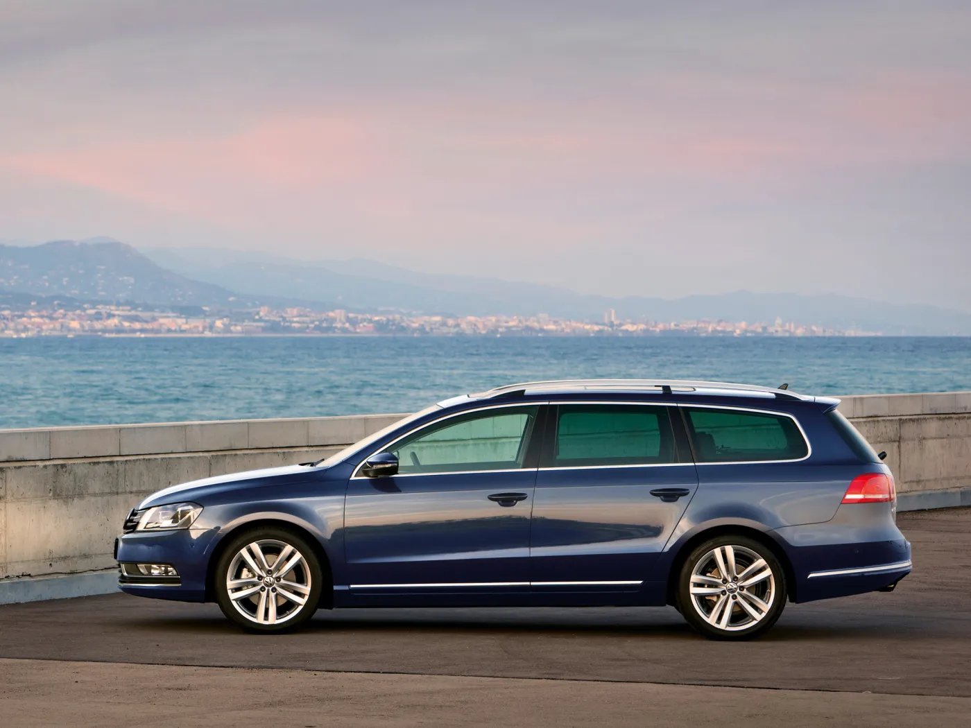 volkswagen-passat-tsi-variant-64-38012713.jpg