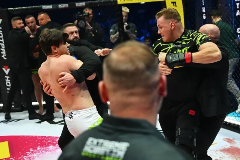 Marcoń na gali Clout MMA po sekundzie "odklepał". Za żenadę roku dostanie 500 tysięcy zł