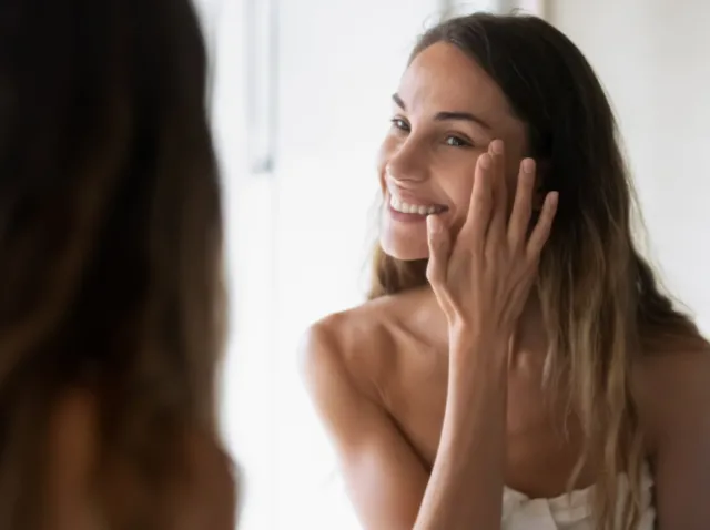 W jaki sposób zadbać o cerę dzień po imprezie? Oto sprawdzone triki