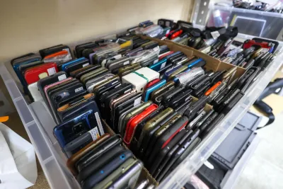 Masażer do stóp, klarnet i dywan. Co jeszcze zgubiono w Warszawie?