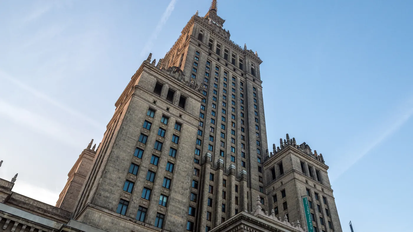 Dlaczego Pałac Kultury jest dziś podświetlony na fioletowo? Trzaskowski tłumaczy