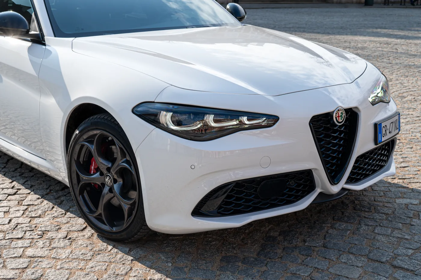 alfa-romeo-giulia-tributo-italiano-38123516.jpg