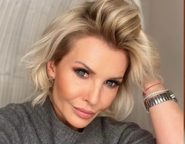 Joanna Racewicz pokazała, co piszą do niej hejterzy. "Stara d**a". Zaapelowała do "sióstr" [FOTO]