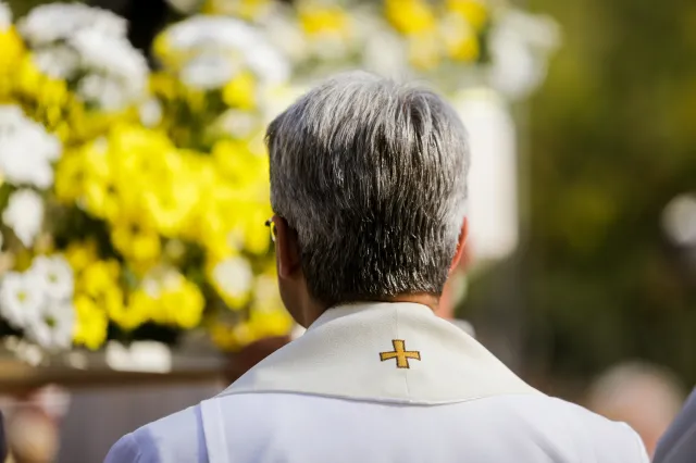 Mężczyzna podszył się pod księdza. Na portalu randkowym chciał "rozgrzeszać niewiasty"