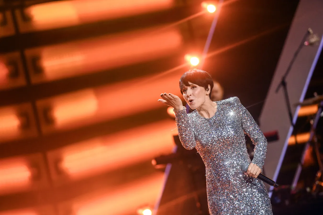 Rewia mody na festiwalu w Opolu. Okupnik w cekinach, Kayah spowita drapowaniami [FOTO]