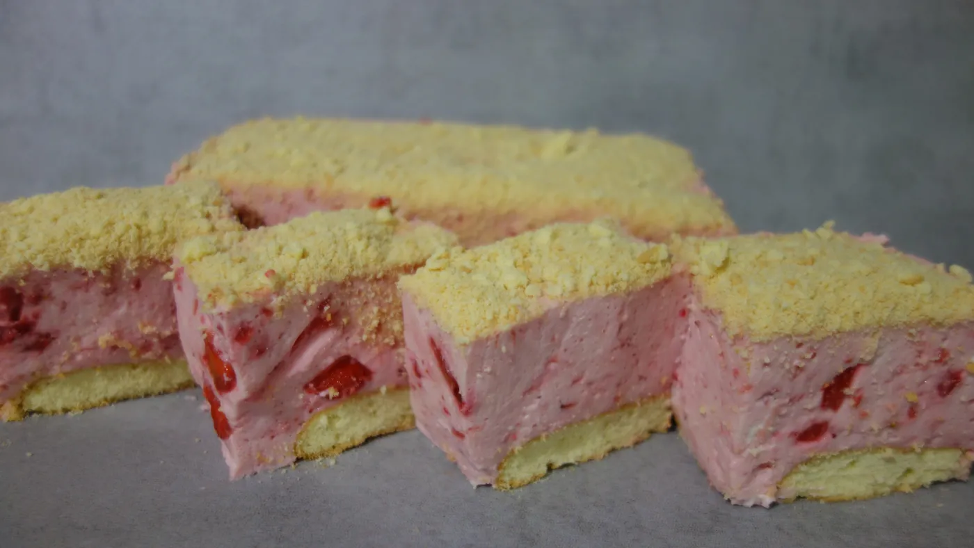 Przepyszne ciasto truskawkowe bez pieczenia. Nowy przepis od Heni Foks