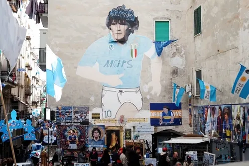 Sąd wstrzymał sprzedaż Złotej Piłki Diego Maradony