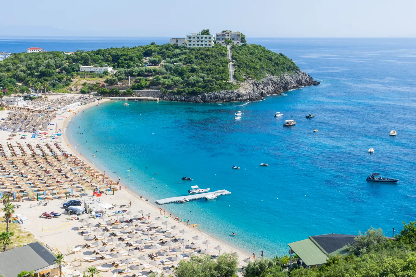 Albania Quiz wakacje turystyczny  Himara,Albania,-,July,5.,2023:,View,Of,Livadhi,Beach