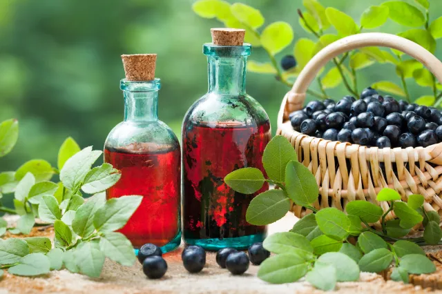Nalewka z borówki idealna na problemy żołądkowe i cholesterol. Wykorzystaj w pełni sezon na borówki!