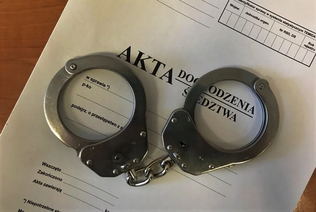 Zadał żonie kilka ciosów nożem, potem zepchnął z balkonu. Sąd nie miał wątpliwości