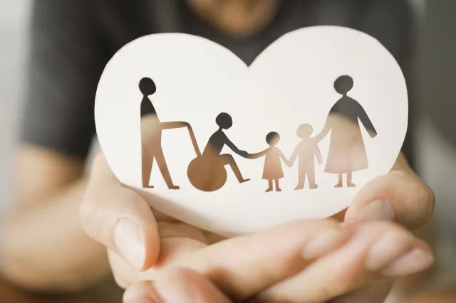 Te świadczenia możesz otrzymać z orzeczeniem o niepełnosprawności. Od 215 zł do 2988 zł miesięcznie [LISTA]