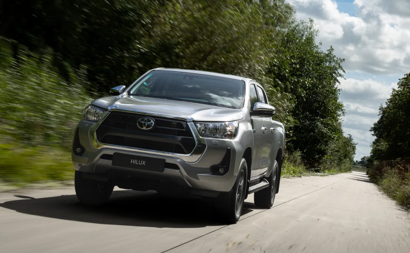 nowa-toyota-hilux-mild-hybrid-48v-38293256.jpg
