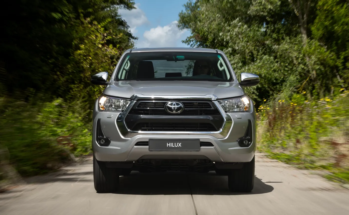 nowa-toyota-hilux-mild-hybrid-48v-38293267.jpg