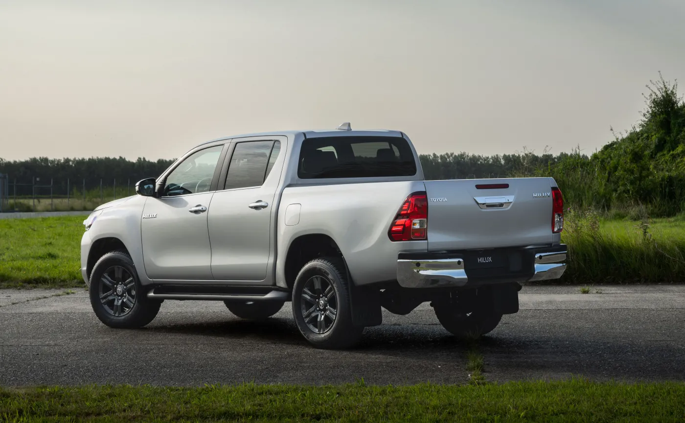 nowa-toyota-hilux-mild-hybrid-48v-38293558.jpg