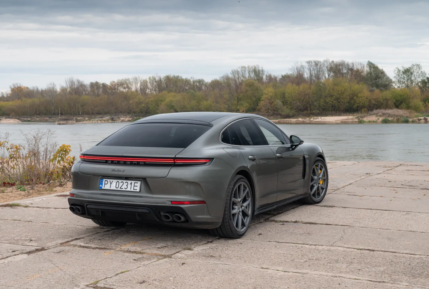 porsche-panamera-turbo-s-ehybrid-38330905.jpg