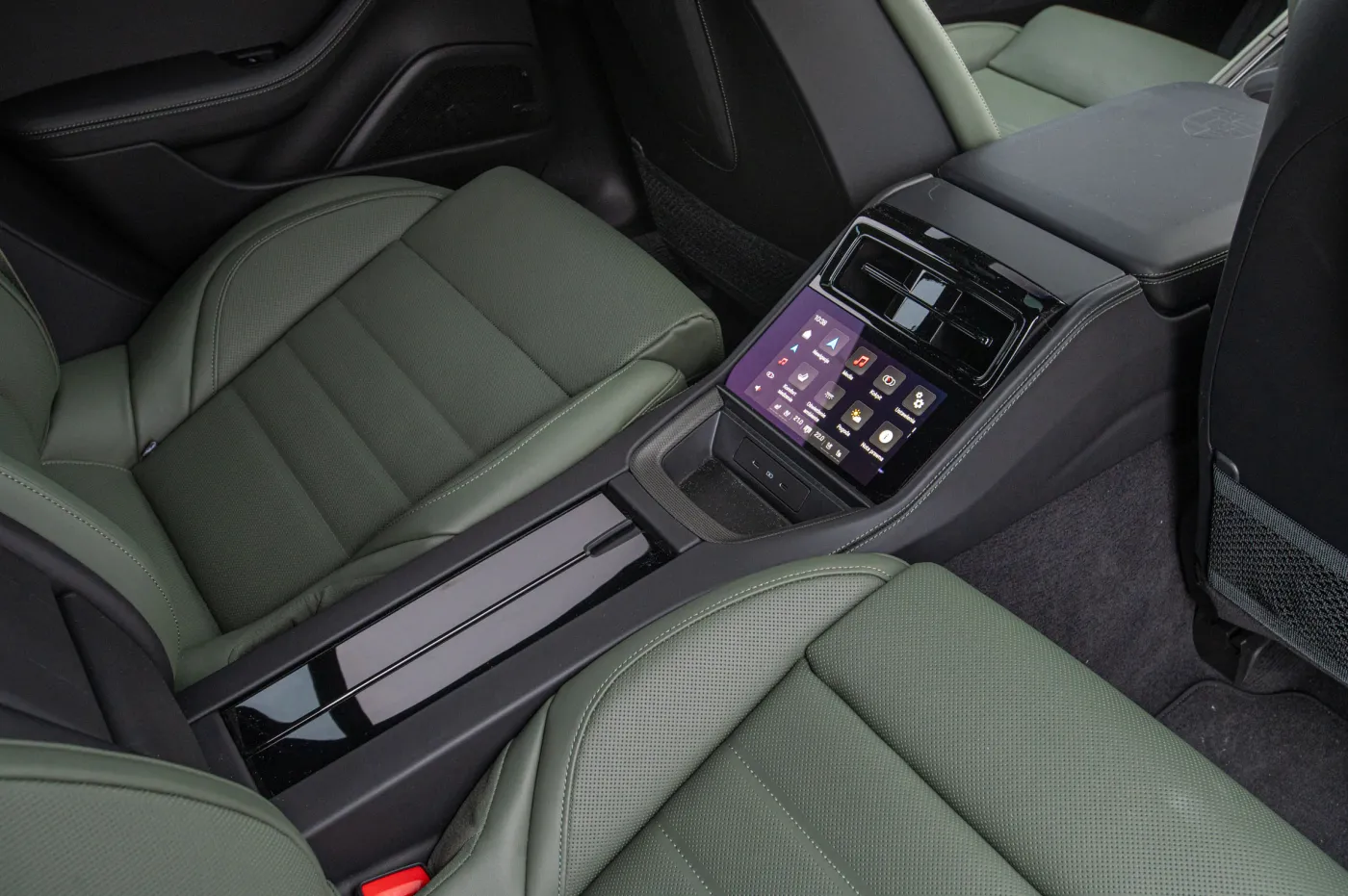 porsche-panamera-turbo-s-ehybrid-38330927.jpg