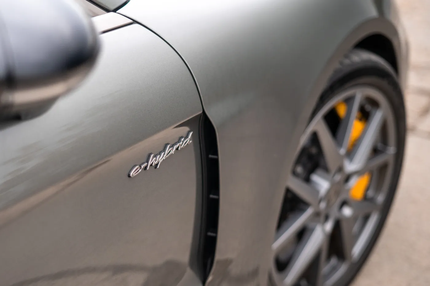 porsche-panamera-turbo-s-ehybrid-38330922.jpg