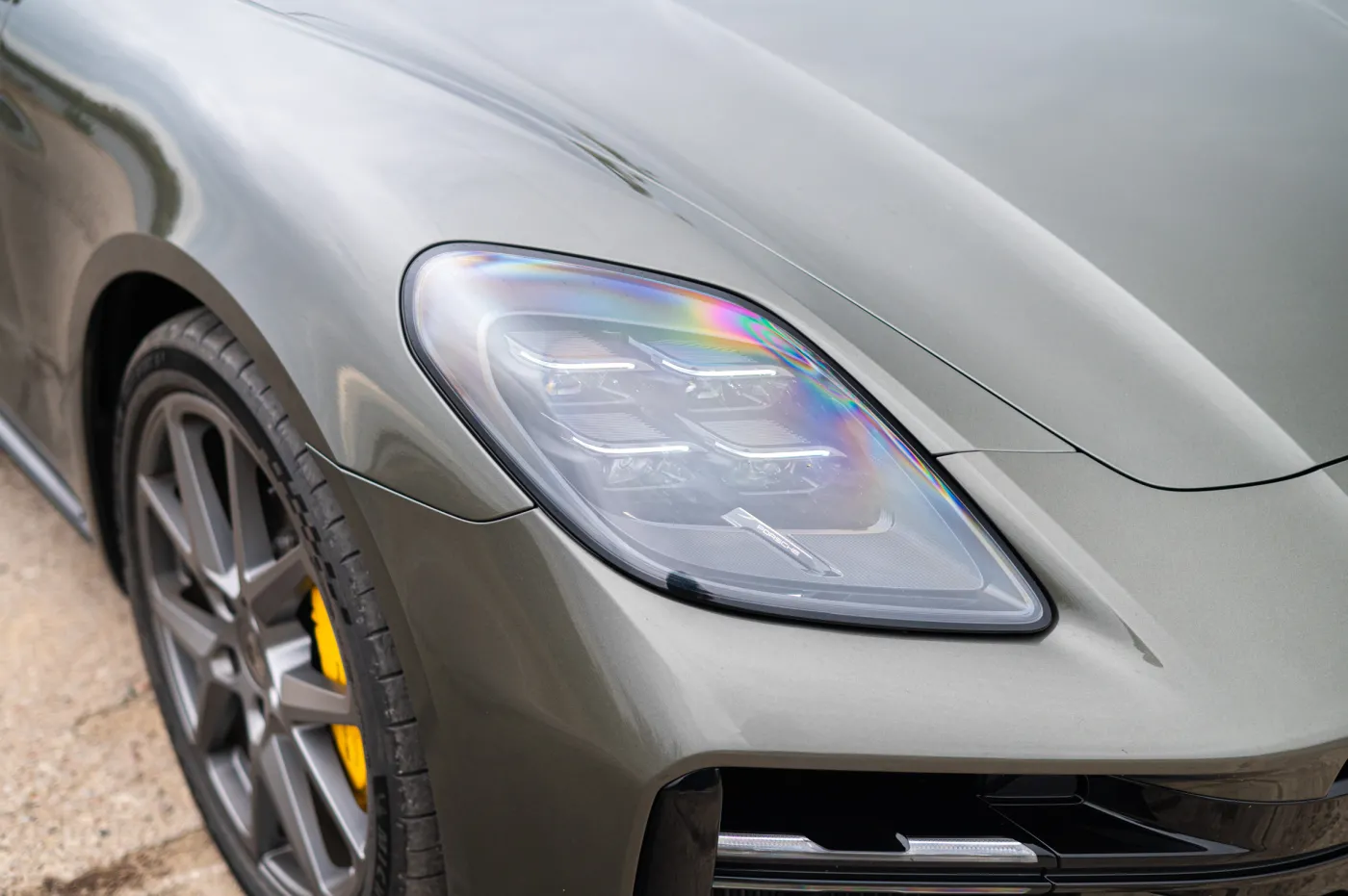 porsche-panamera-turbo-s-ehybrid-38330953.jpg