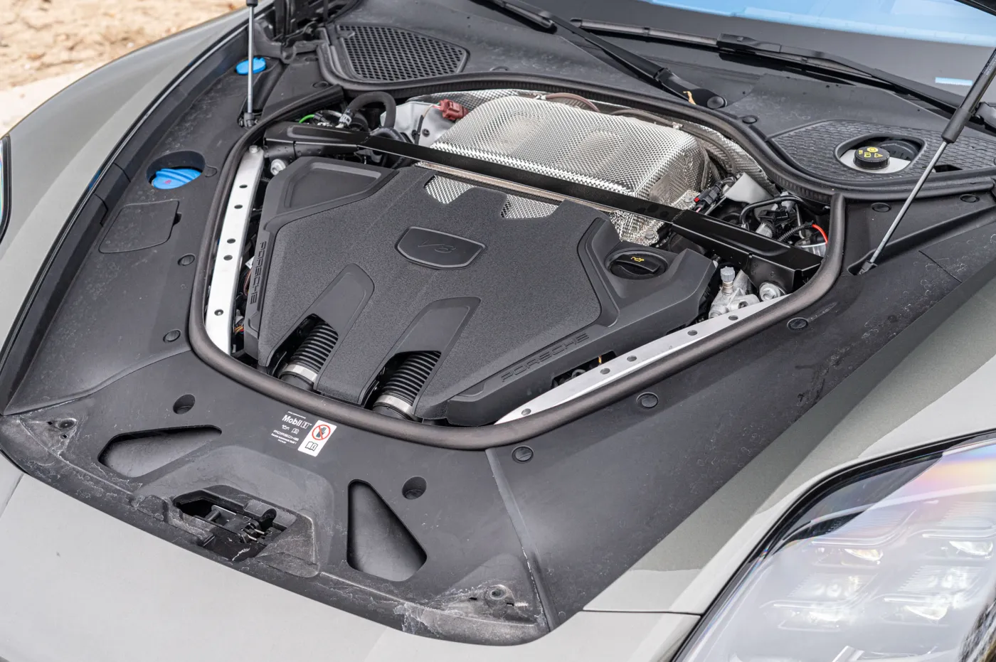porsche-panamera-turbo-s-ehybrid-38330963.jpg