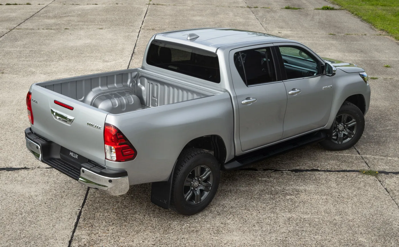 nowa-toyota-hilux-mild-hybrid-48v-38293240.jpg