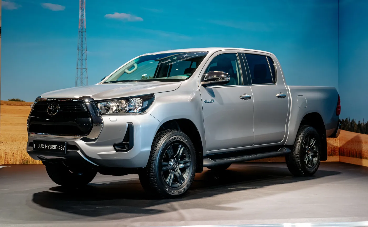 nowa-toyota-hilux-mild-hybrid-48v-38293567.jpg