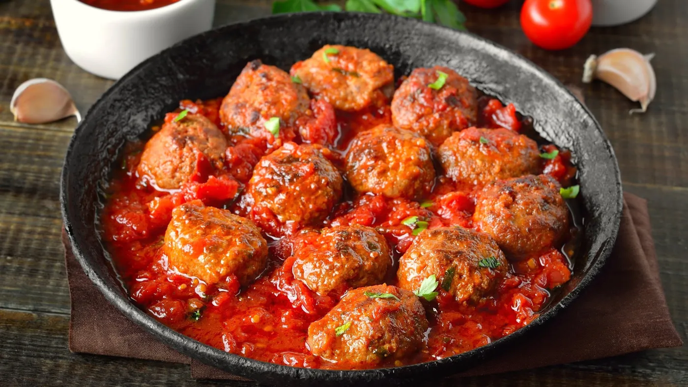 Meatballs,With,Parsley,In,Frying,Pan,,Close,Up,View