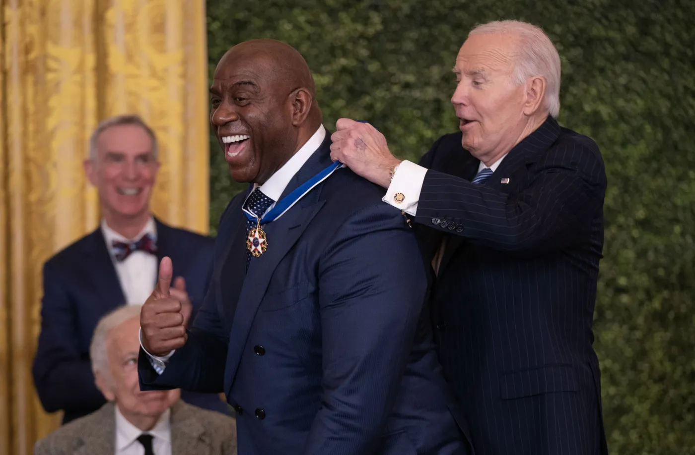 Joe Biden i Earvin 'Magic' Johnson