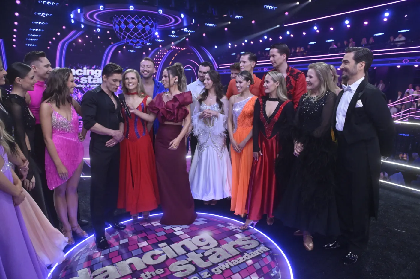 Ruszył "Taniec z gwiazdami". Tak prezentowali się m.in. Tomasz Wolny, Magda Mołek i Grażyna Szapołowska [FOTO]