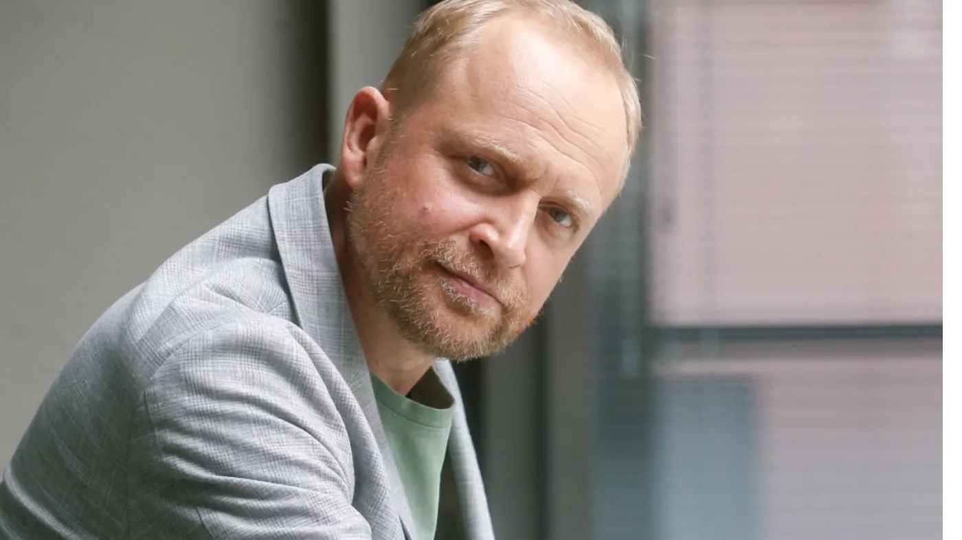Piotr Adamczyk o roli Jana Pawła II. "Siostry zakonne żegnały się na mój widok" [WIDEO]
