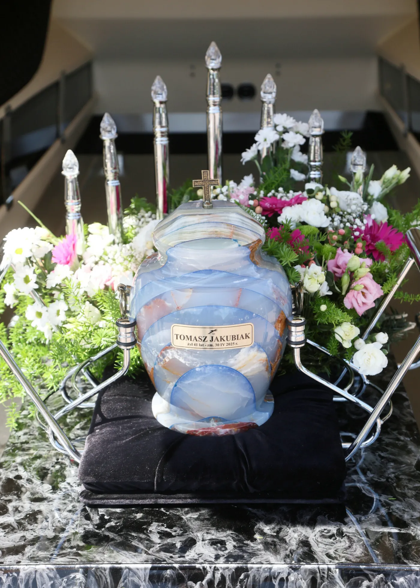 urna-z-prochami-tomasza-jakubiaka-38482780.jpg