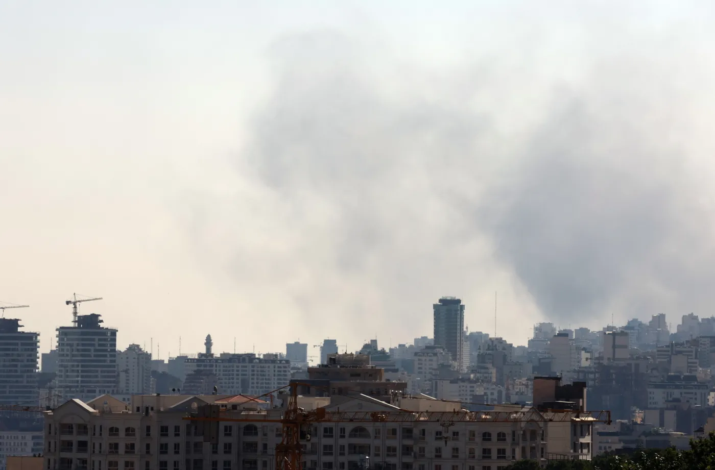 Wymiana ognia między Izraelem a Iranem. "Nowy typ pocisku" uderzył w centralę Mosadu